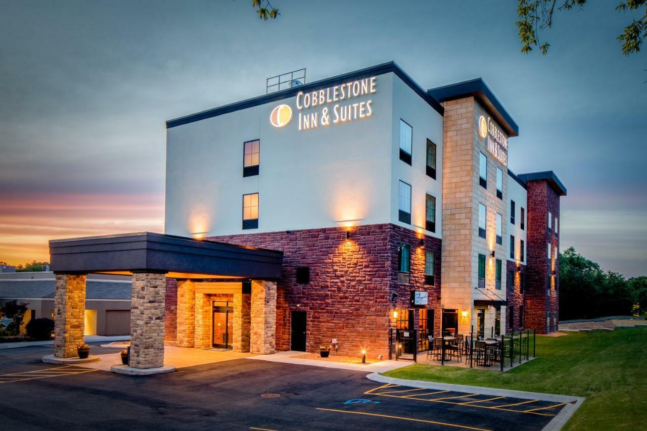 Cobblestone Inn & Suites Fairfield Bay Exterior photo